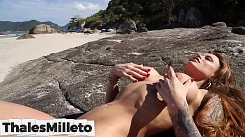 Levei a gostosa para uma praia deserta ficou tão louca de prazer que acabou sedendo o cuzinho pra eu meter