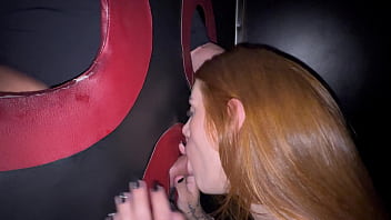 Fui na casa de swing dei na cabine pra 3 caras e ainda mamei o uber na hora que sai de lá