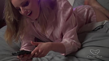 Sexting time blonde charlie forde gets off before going to bed