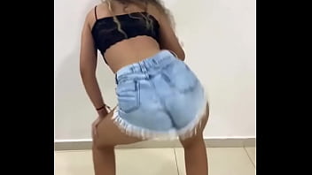 Gostosa dancando