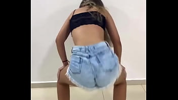 Gostosa dancando
