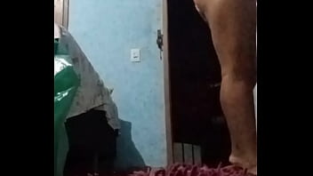 Exibindo me para o entregador enquanto o corninho espera