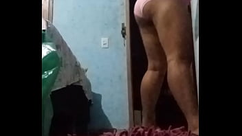 Exibindo me para o entregador enquanto o corninho espera