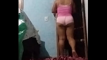 Exibindo me para o entregador enquanto o corninho espera