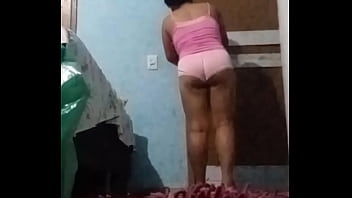 Exibindo me para o entregador enquanto o corninho espera