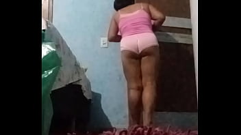 Exibindo me para o entregador enquanto o corninho espera