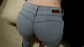 Mi hermanastra está muy cachonda y aprovecho para cogérmela y eyacular dentro de ella Mi hermanastra está muy cachonda y aprovecho para cogérmela y eyacular dentro de ella