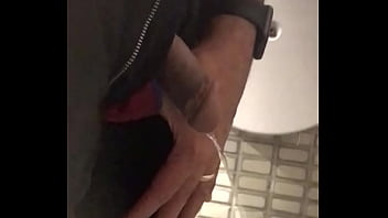 Roludo gostoso tatuado