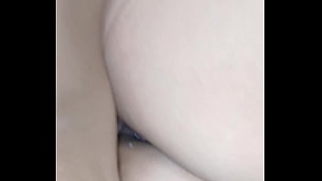 Morena caliente es follada por una polla enorme