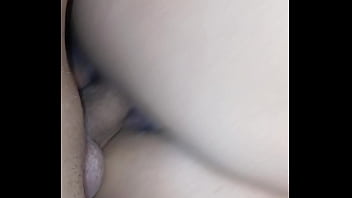 Morena caliente es follada por una polla enorme