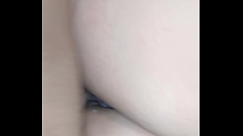 Morena caliente es follada por una polla enorme