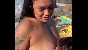 Fui a praia fazer marquinha e acabei dando a buceta para um desconhecido