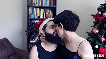 Surubão entre amigos fodendo a namorada do amigo e ele a minha