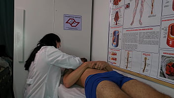 Enfermeira fica excitada ao ver ereção do paciente