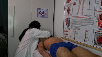 Enfermeira fica excitada ao ver ereção do paciente