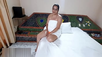 Un Servicio Muy Especial A La Habitacion Del Hotel Termina En Una Rica Follada Con Una Rica Hot Milf Cumshot Porno En Español thumbnail