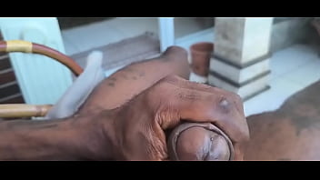 Estava passando creme hidtante na rola e meu amigo marcusdotadao23 liga na chamada de vídeo o servico desse prédio e