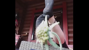 Schwarze socken auf der veranda