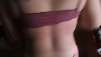 Funk boquete e narguilê casal fazendo uma revoada em casa