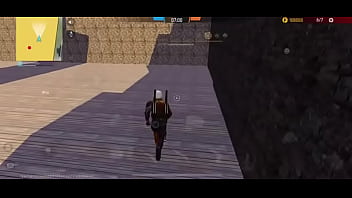 Joven de color obscuro es destrozado mientras estudia