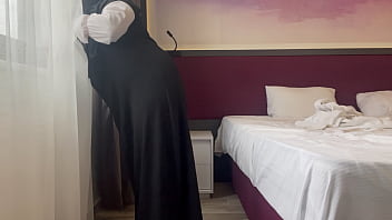 An arab milf in a hijab gets creampied in a hotel while on vacation
