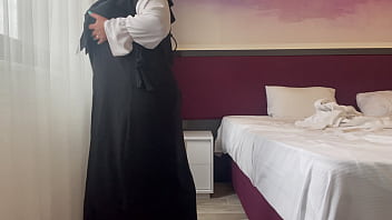 An arab milf in a hijab gets creampied in a hotel while on vacation