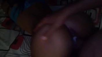 Este coño devora mi verga su apretado agarre me absorbe completamente