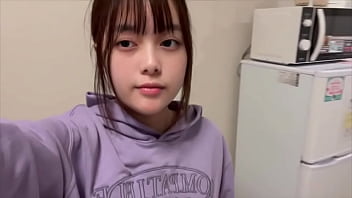 【自撮りオナニー】今日おか◯さんいないから部屋で気軽におなにーできて嬉しかったです