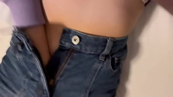 【自撮りオナニー】今日おか◯さんいないから部屋で気軽におなにーできて嬉しかったです