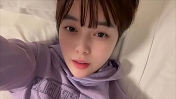 【自撮りオナニー】今日おか◯さんいないから部屋で気軽におなにーできて嬉しかったです