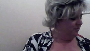 Abuela tetona madura tetas grandes masturbacion verga plastico