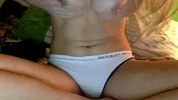 Teen ittybit flashing pussy on web sex