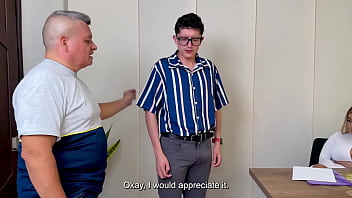 Rubia de culo redondo suplica a su tutor de lengua que le rompa su estrecho coño húmedo te dejaré follarme si me pasas clases