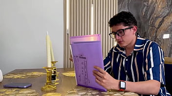 Rubia de culo redondo suplica a su tutor de lengua que le rompa su estrecho coño húmedo te dejaré follarme si me pasas clases