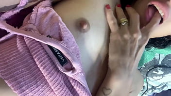 Akira sanches acorda com fogo no cú e pega o primo binho hot