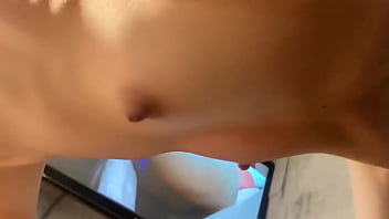 Akira sanches acorda com fogo no cú e pega o primo binho hot