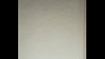 Una joven argentina se deja seducir por su hermanastro para tener relaciones sexuales