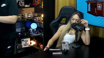 Ela Mostrou O Cuzinho Com Detalhes No Meio Do Podcast Mete Com Força Nesse Cuzinho Bianca Demarchi Pápum No Barraco thumbnail