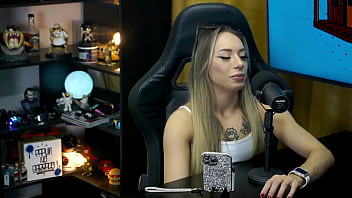 Ela mostrou o cuzinho com detalhes no meio do podcast mete com força nesse cuzinho bianca demarchi pápum no barraco