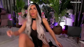 Sophiemeave toying her pussy