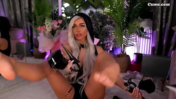 Sophiemeave toying her pussy