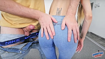 What a pleasure to jizz on those jeans