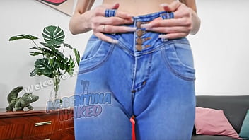 What a pleasure to jizz on those jeans