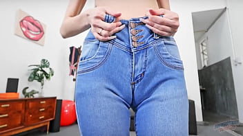 What a pleasure to jizz on those jeans