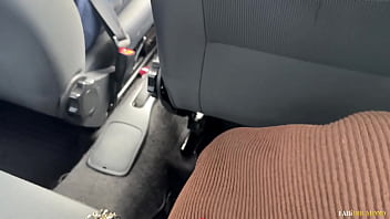 Motorista de aplicativo me reconhece e goza na minha boca pela carona – fabi drumond