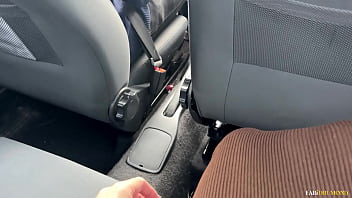 Motorista de aplicativo me reconhece e goza na minha boca pela carona – fabi drumond