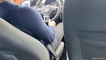 Motorista de aplicativo me reconhece e goza na minha boca pela carona – fabi drumond