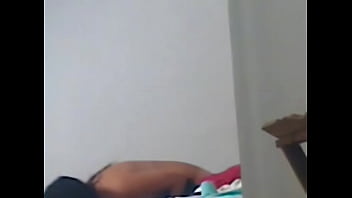 Desnuda y planchando después de coger