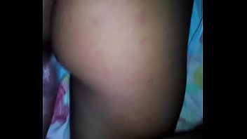 Batendo na putinha do corno