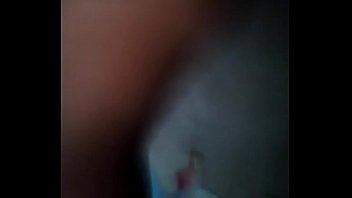 Batendo na putinha do corno